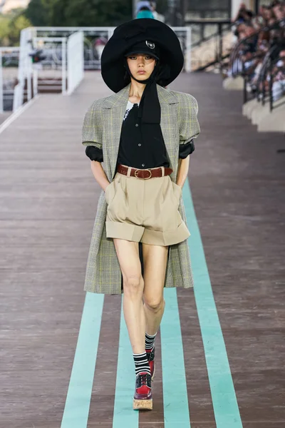 Look 1